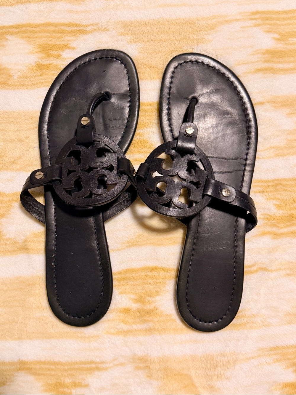 Tory Burch Black Leather Logo Thong Sandals size 10 - Picture 3 of 6